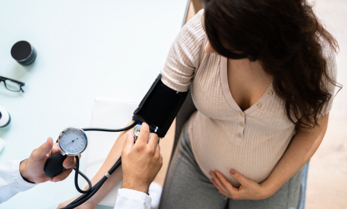 Pré-eclâmpsia: entenda os sintomas,  riscos e cuidados para proteger mães e bebês