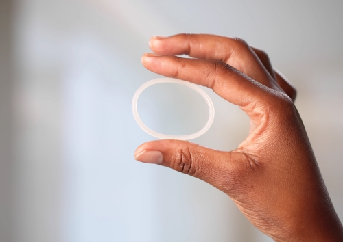 Anel vaginal: por que um m&eacute;todo t&atilde;o eficaz ainda &ldquo;n&atilde;o pega&rdquo; no Brasil &mdash; e quem mais se beneficia