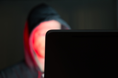 Violência sexual não exige contato físico para ser configurada