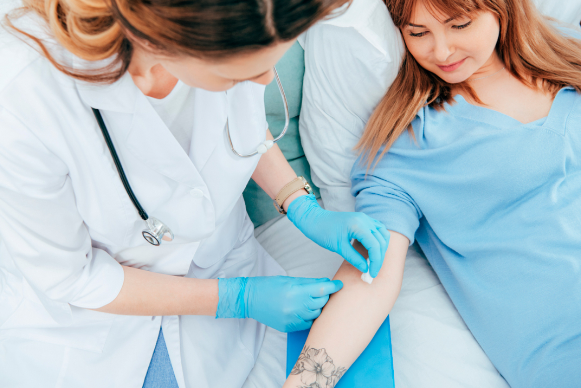 Junho Vermelho: saiba quais são os requisitos para que mulheres doem sangue