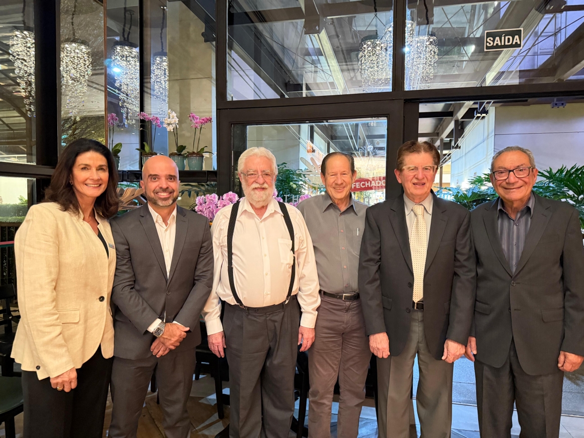 Dra. Maria Celeste re&uacute;ne ex-presidentes da FEBRASGO para troca de experi&ecirc;ncias