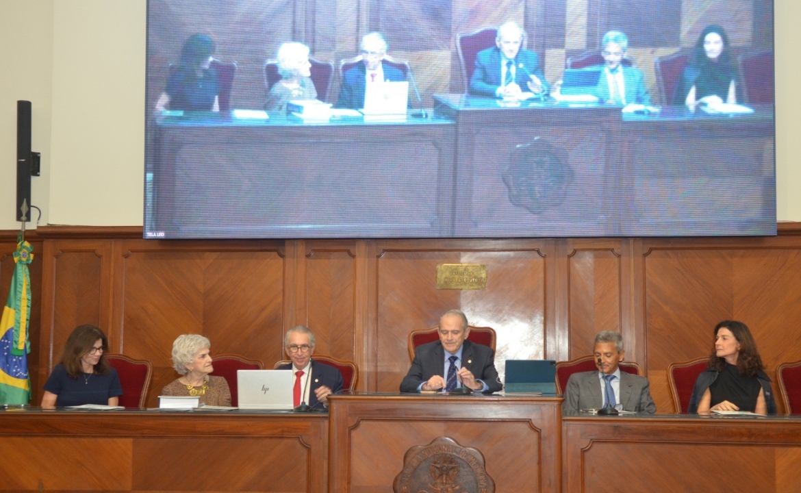 Presidente da FEBRASGO participa de sess&atilde;o da Academia Nacional de Medicina