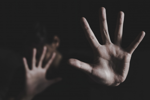 Agosto Lilás: FEBRASGO reforça orientações para acolhimento e atendimento de vítimas de violência sexual