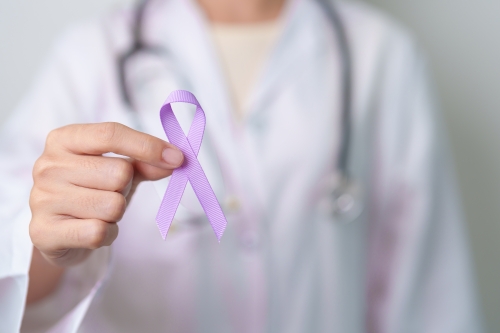 Mar&ccedil;o Lil&aacute;s: OMS prop&otilde;e cobertura vacinal de 90% para eliminar c&acirc;ncer do colo do &uacute;tero