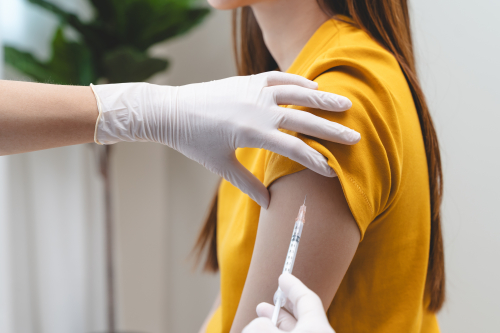 Vírus Sincicial Respiratório: vacinação na gestante protege bebê em mais de 60% contra a infecção