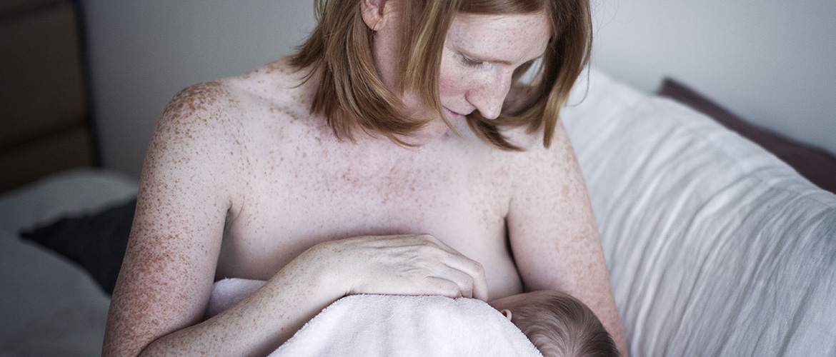 No mês do aleitamento materno, a Febrasgo alerta para a importância da amamentação