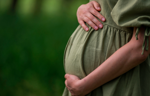 Luto materno: como oferecer apoio adequado após a perda de um bebê
