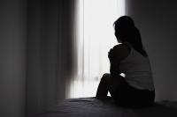 FEBRASGO alerta: mulheres vítimas de violência sexual ainda enfrentam barreiras para acessar atendimento integral previsto em lei