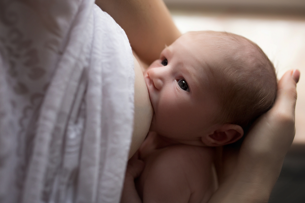 Bebês que são amamentados pelo leite materno têm 33% menos risco de morrer no primeiro ano de vida
