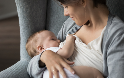 Agosto Dourado: aleitamento materno tem fator preventivo especialmente para o câncer de mama