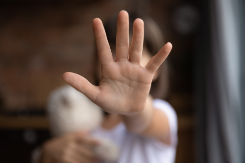 Crianças e adolescentes são as maiores vítimas de violência sexual no Brasil, apontam levantamentos